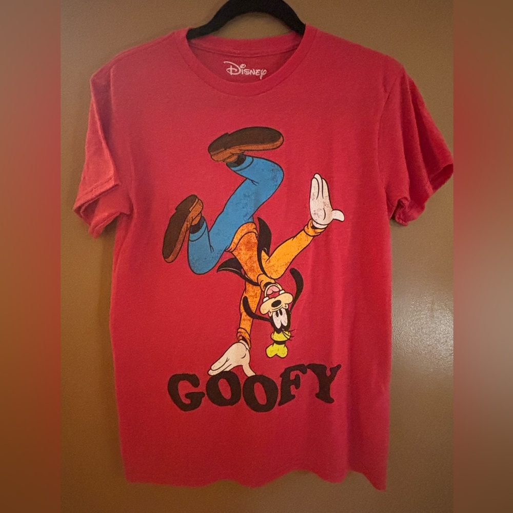 Disney Goofy Red Men's T-Shirt Small